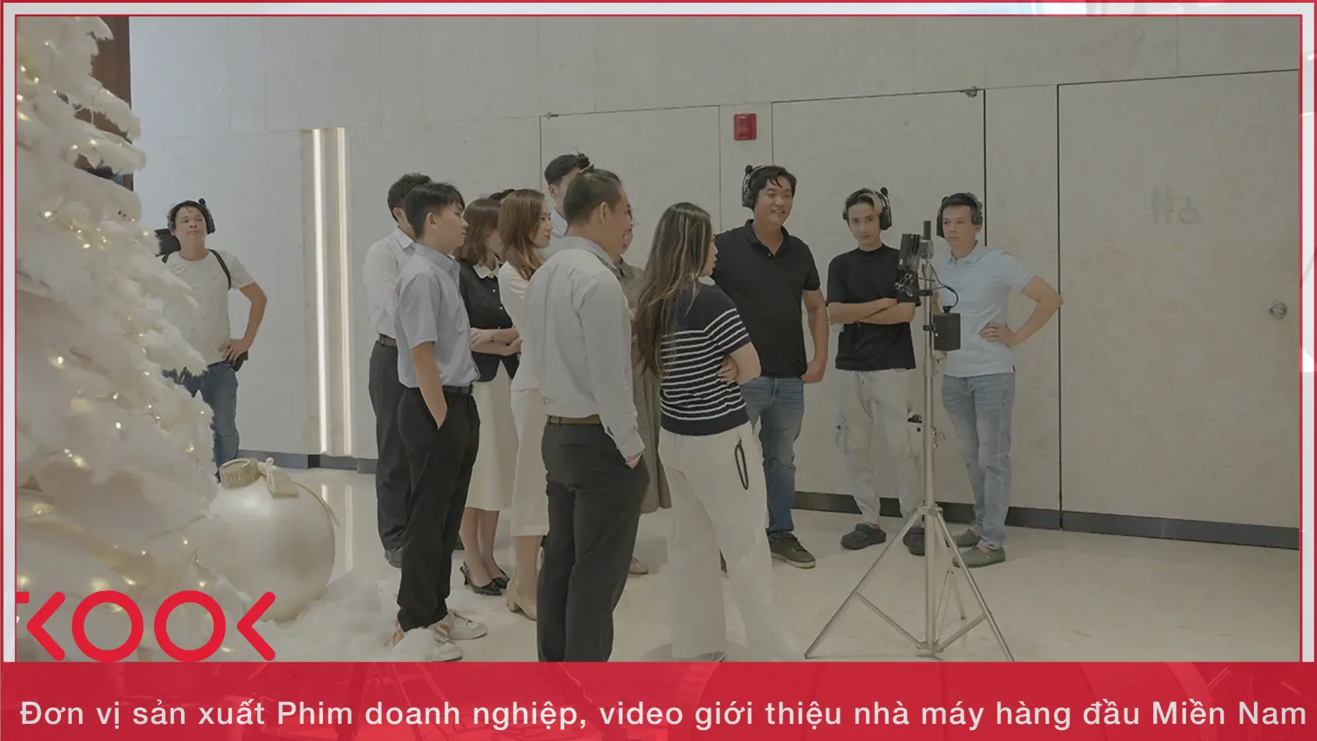 Video Giới Thiệu Doanh Nghiệp: 8 Thể Loại Và Cách Chọn Đúng 5 Ekip Kool Media quay phim su kien doanh nghiep - anh 5
